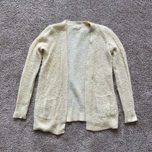 Fluffy off white cardigan with pockets